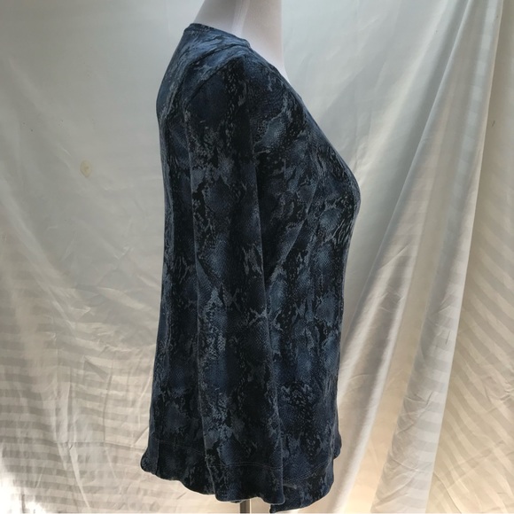 Snakeskin print tunic in blue from Chico’s size 2/L - Picture 4 of 4